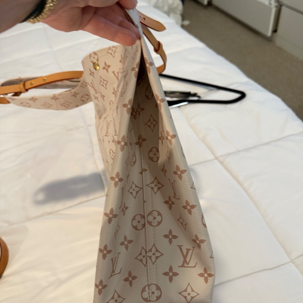 Louis Vuitton - Picture 15 of 15